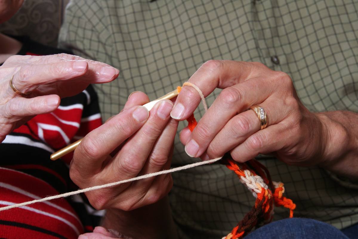 First crochet steps every absolute beginner should practice