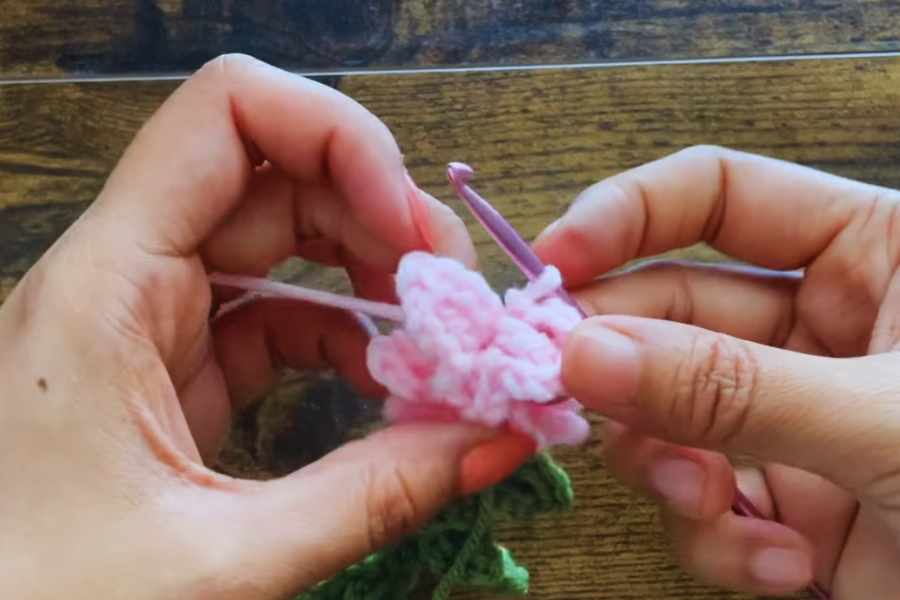 Creating Crochet Hanging Vines Adorned with Flowers