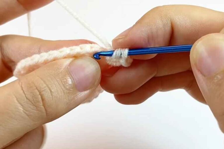 Super Easy! How to crochet a Rose