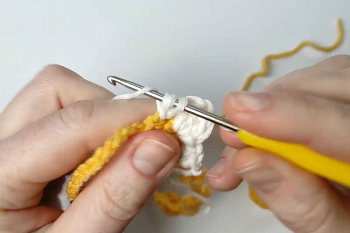 How to Crochet Daisy Chain Bookmark