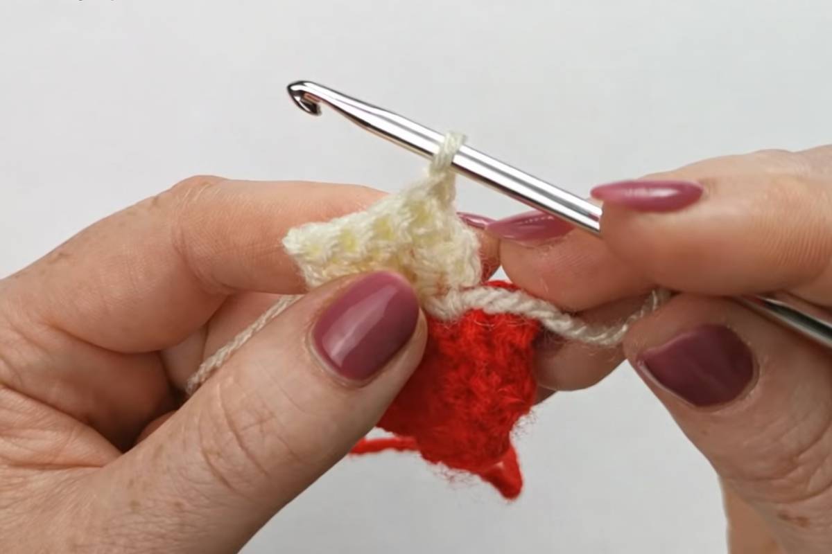 How this crochet tic tac toe set works (and why it’s so giftable)