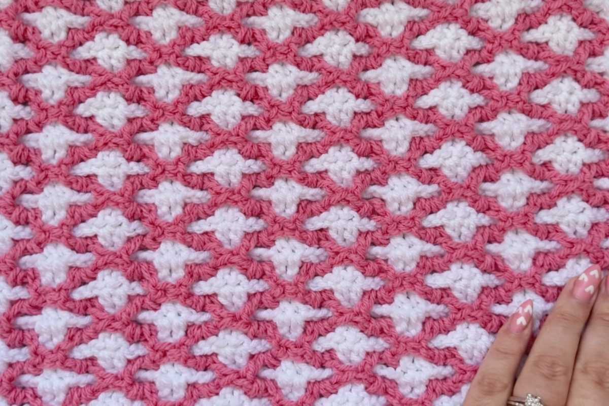 Craft a Beautiful Two-Color Crochet Diamond Blanket in Easy Steps