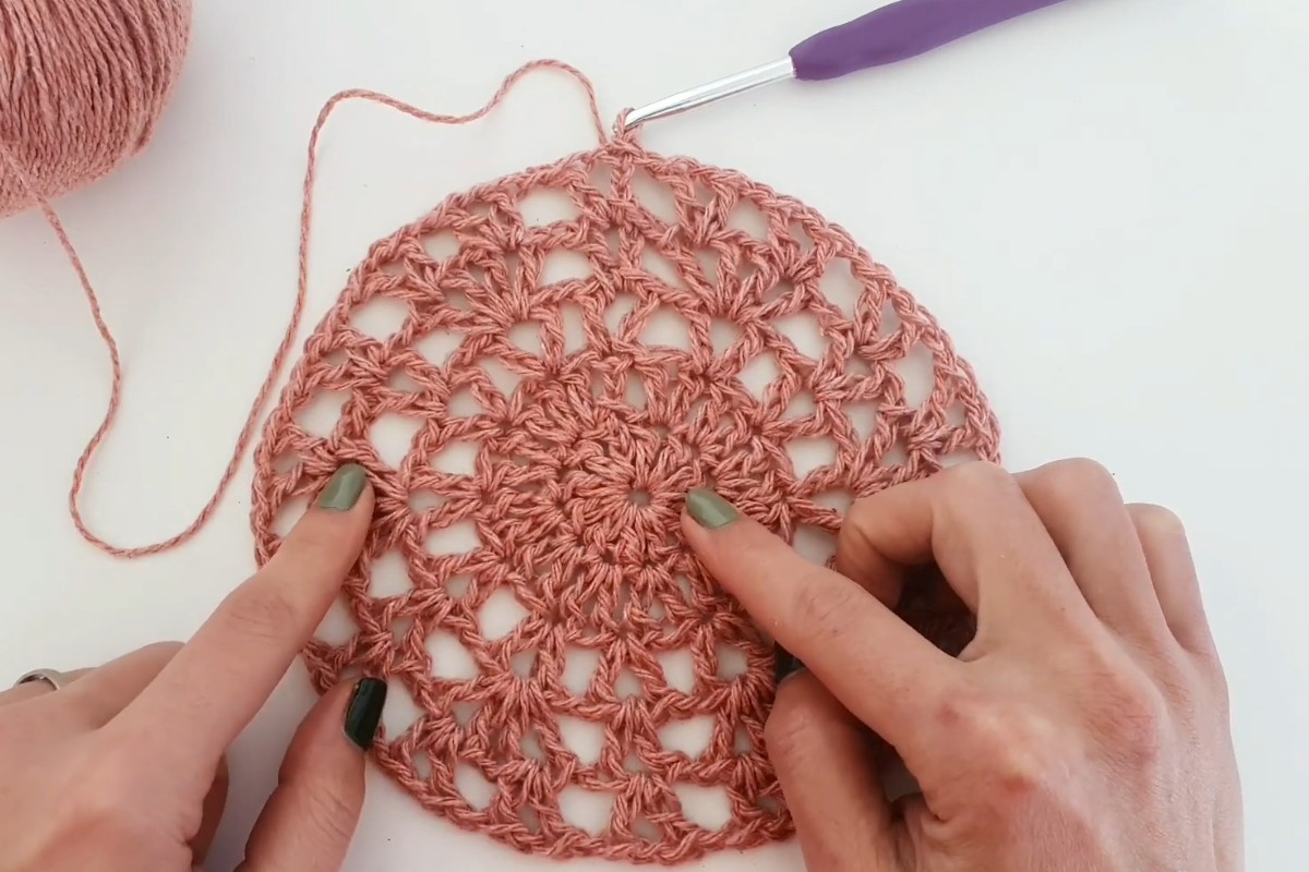 V-stitch circle at the center of the Bring Me the Sun crochet shrug