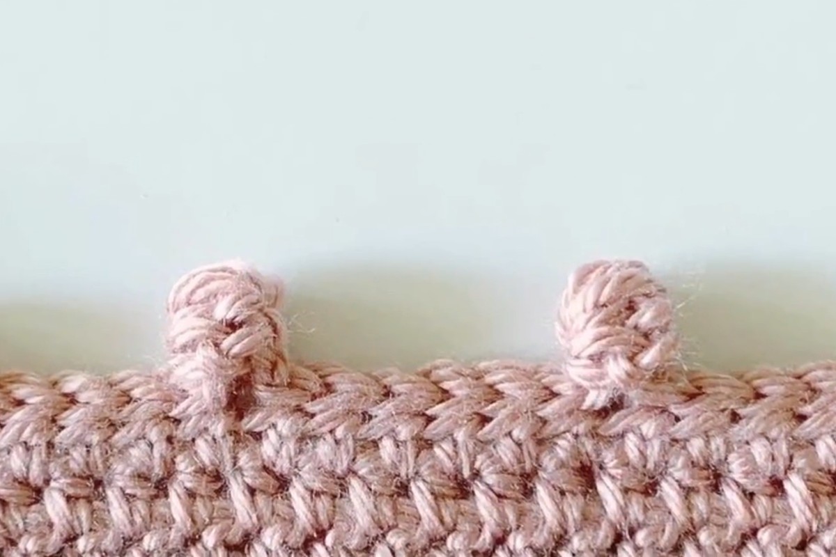 Close-up of the pink crochet dot border made with cluster stitches