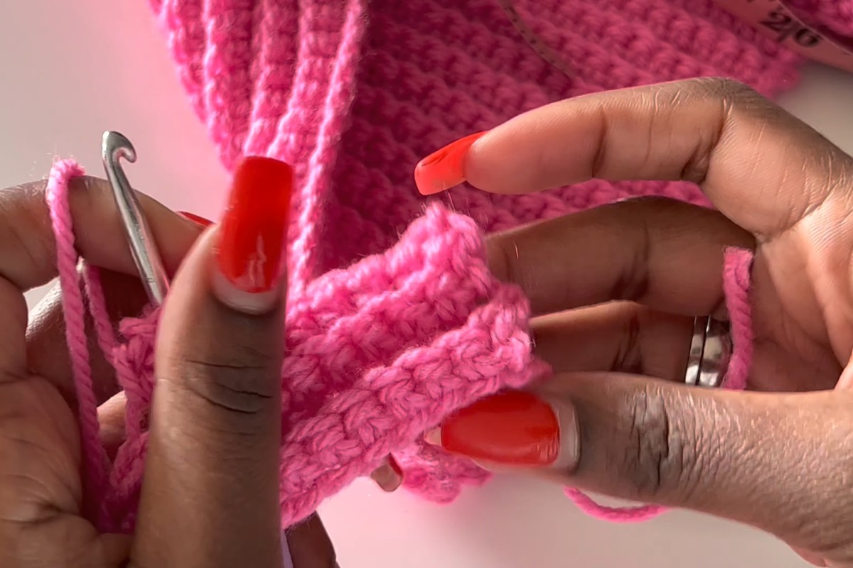 Close-up of the back loop ribs of the crochet pleated skirt