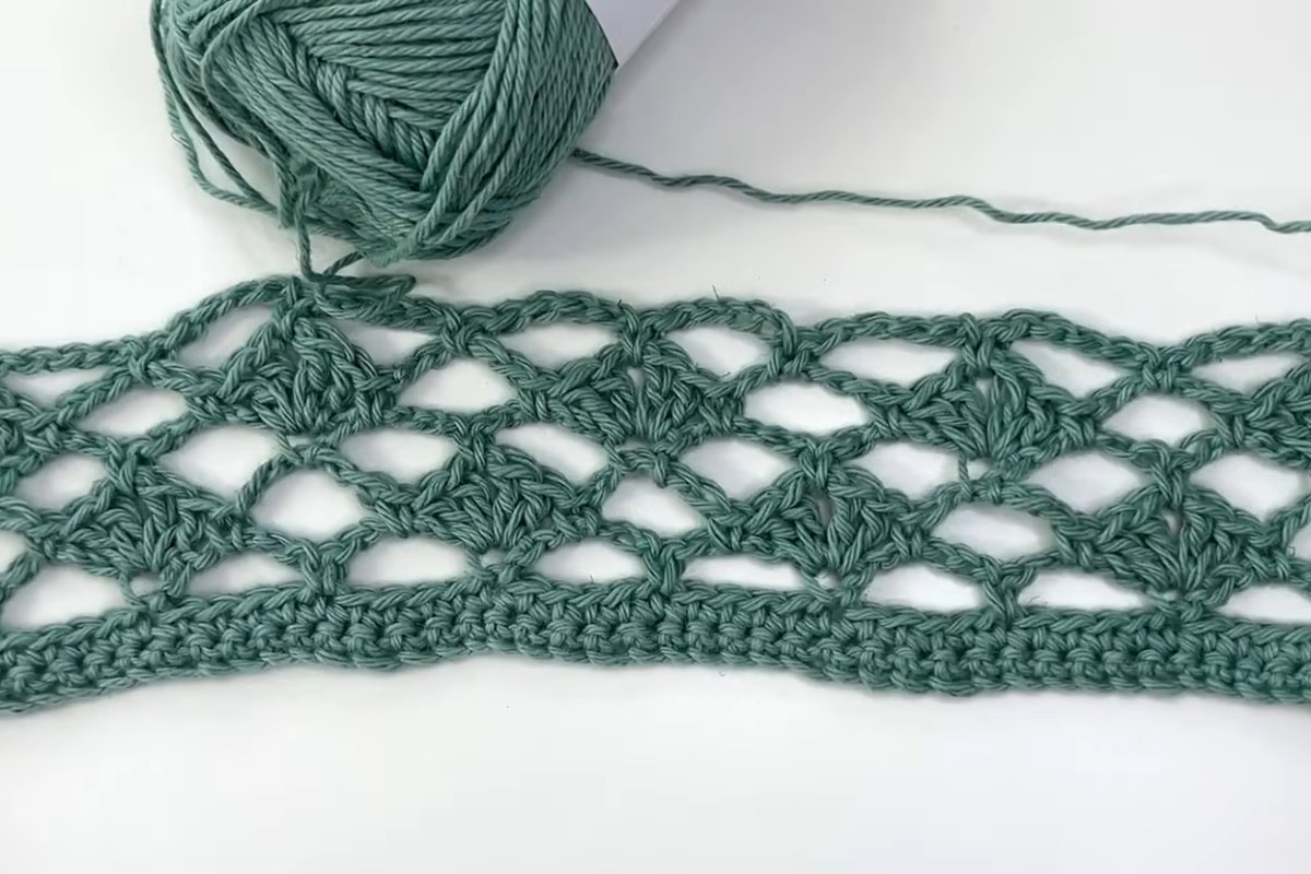 Close-up of the lace stitch with small flowers in the In Bloom Lace Pullover