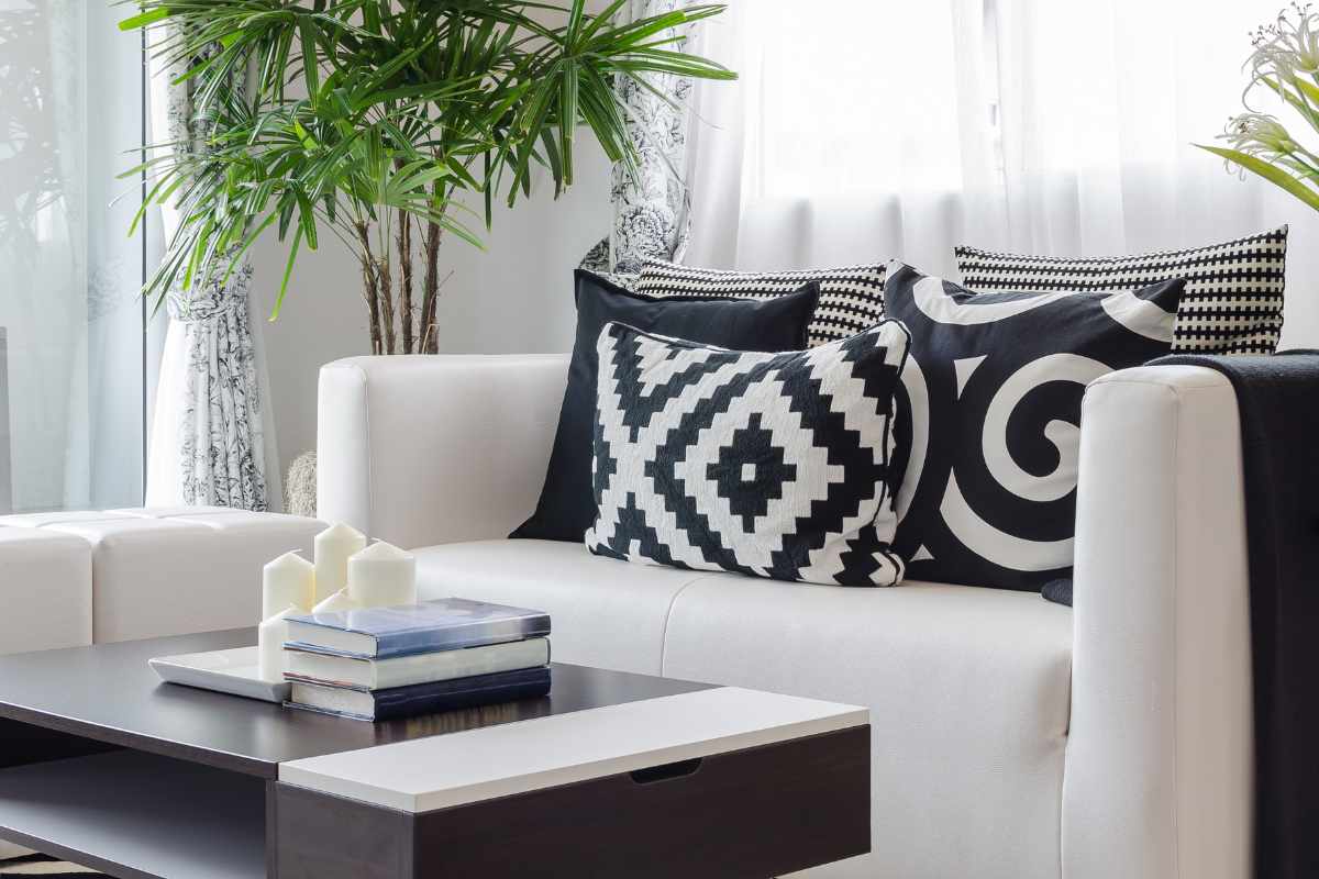Decorating with Black and White: Monochromatic Home Design