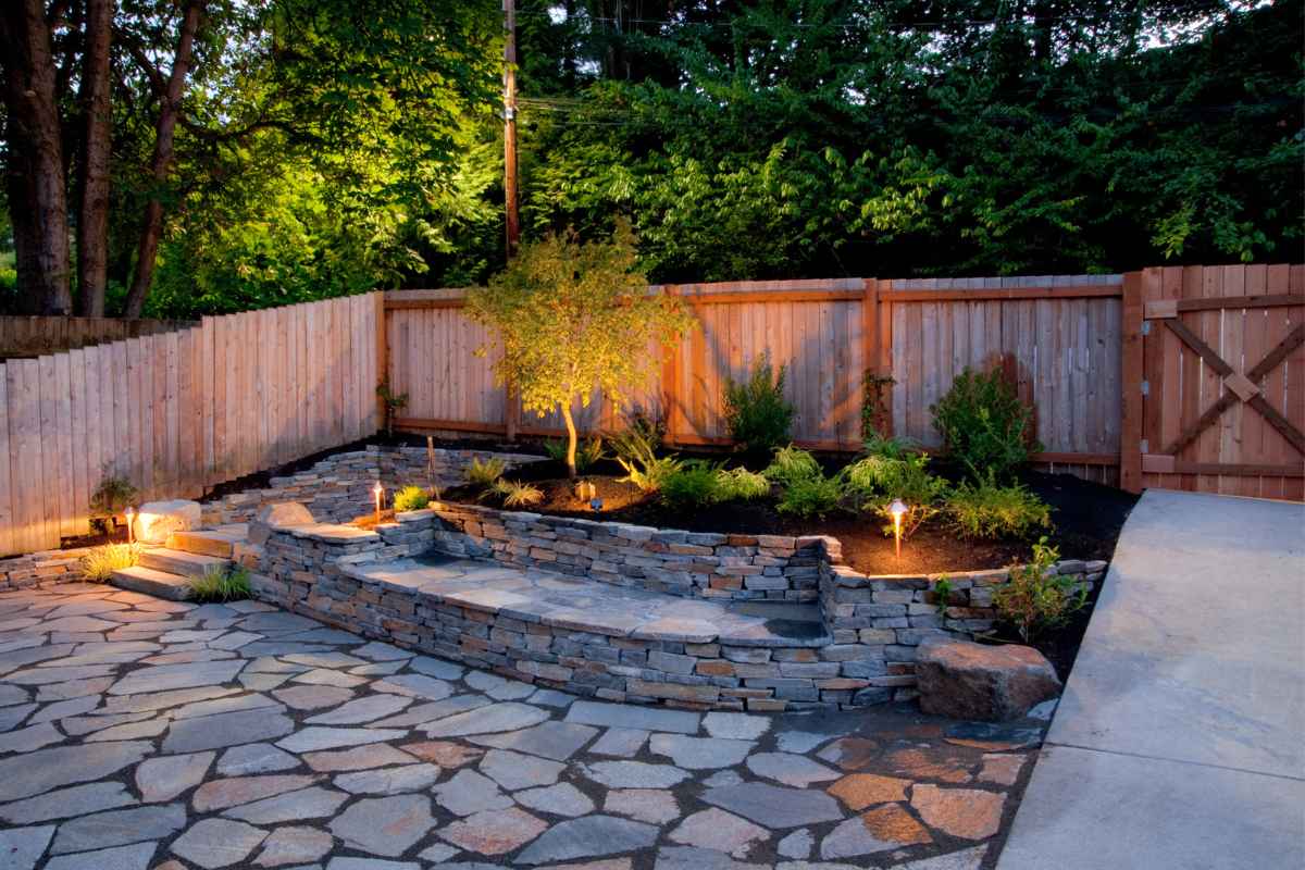 Creative Fence Decorating Ideas to Transform Your Yard