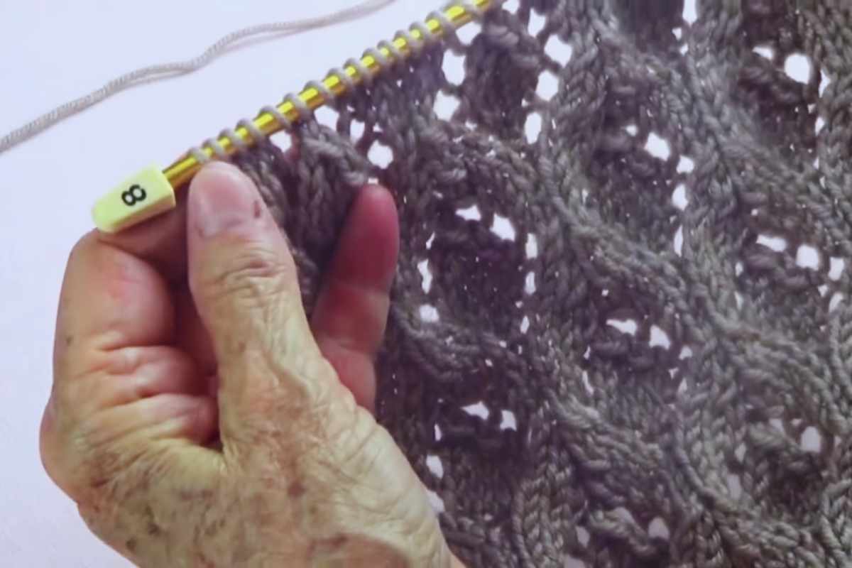 Embossed Diamonds Lace Knitting Pattern VIDEO TUTORIAL