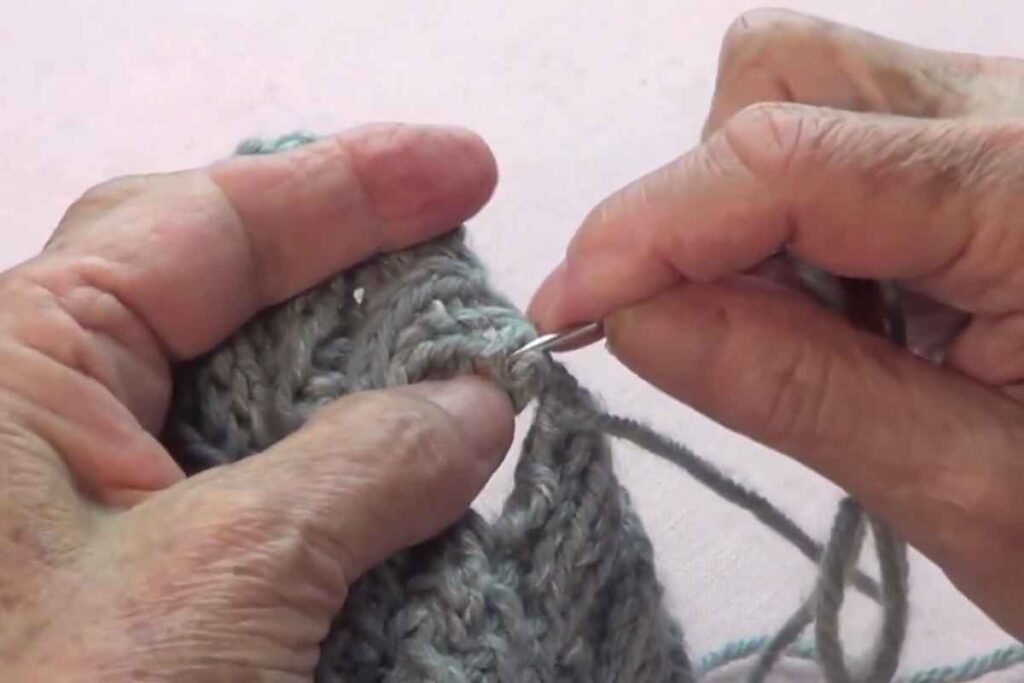 How to Knit this Crossed Over Rib Hat