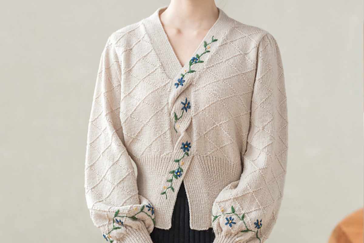 Crew Neck Fitted Knit Blouse with Button Detail