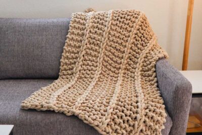 Blanket Finger Knitting: Beginner Video Guide