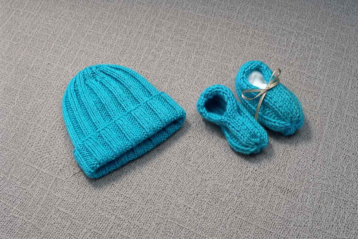 Stretchy Baby Booties and Beanie