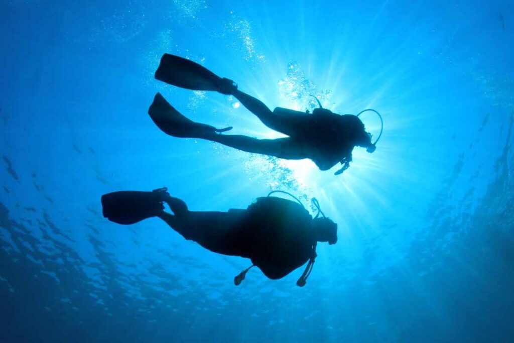 How to Scuba Dive Safely: Essential Tips - Urbaki Outdoor